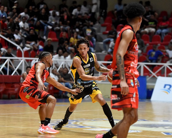 Polanco guía a Correcaminos en la jornada inaugural Basket Puerto Plata