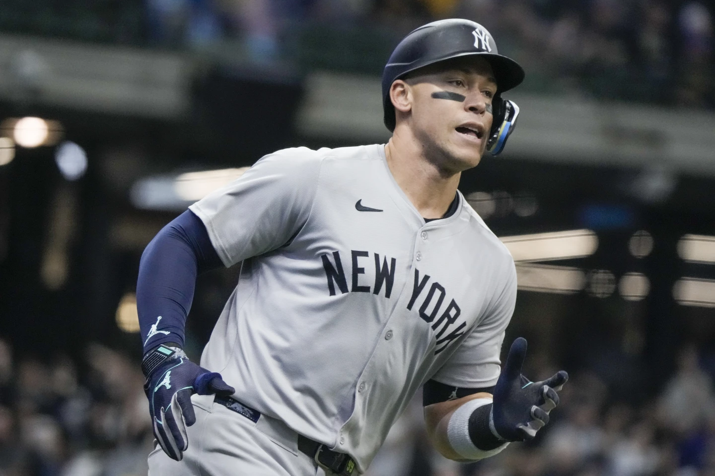 Yankees aplastan los Cerveceros. Todos los resultados