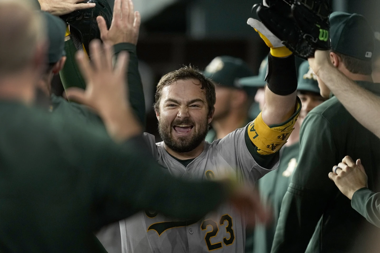 Oaklanda ganó con 3 HRs de Langeliers. White Sox, Cerveceros, y KC también ganaron