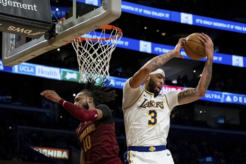 Laker vencen Cavaliers y se mueven al 8v.en el Oeste